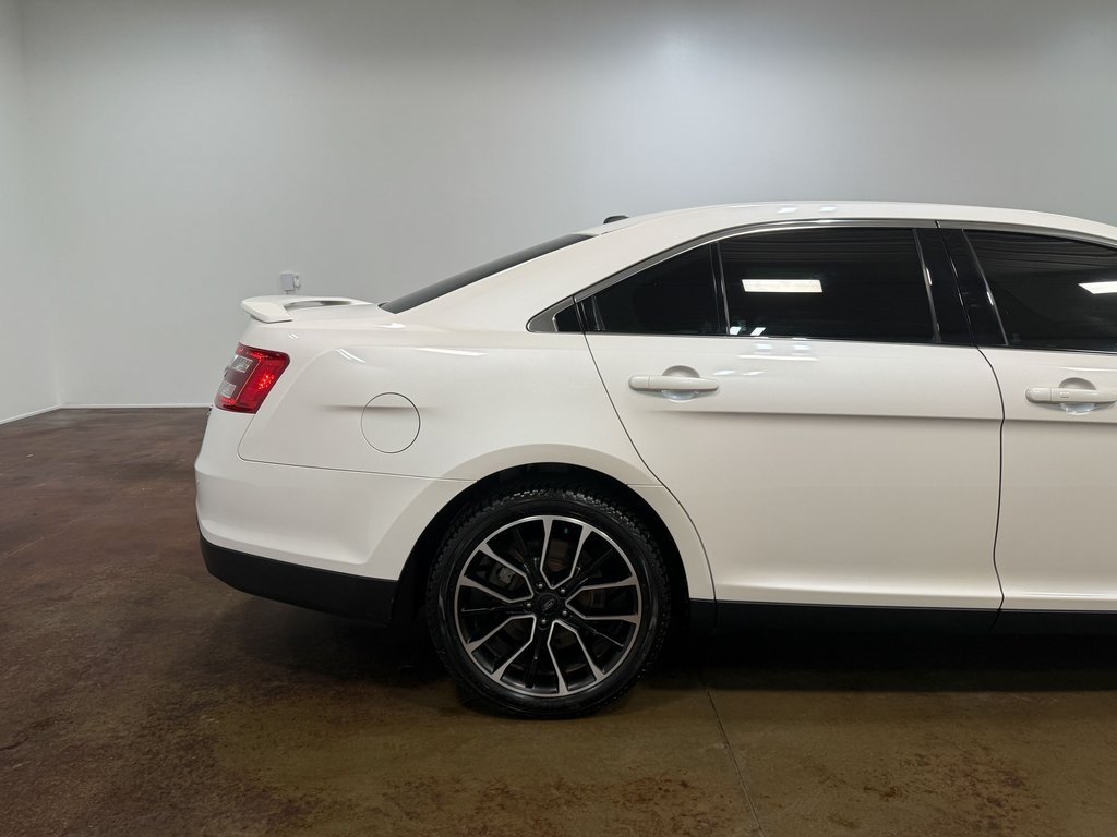 2019 Ford Taurus SHO photo 26