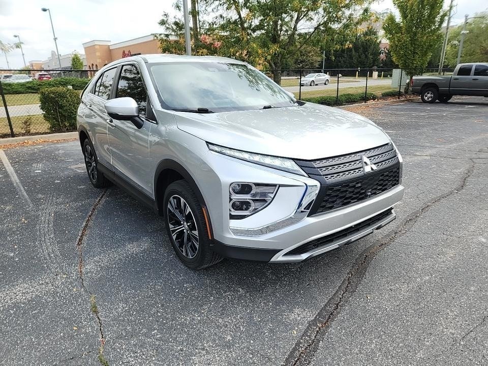 2022 Mitsubishi Eclipse Cross SE photo 2