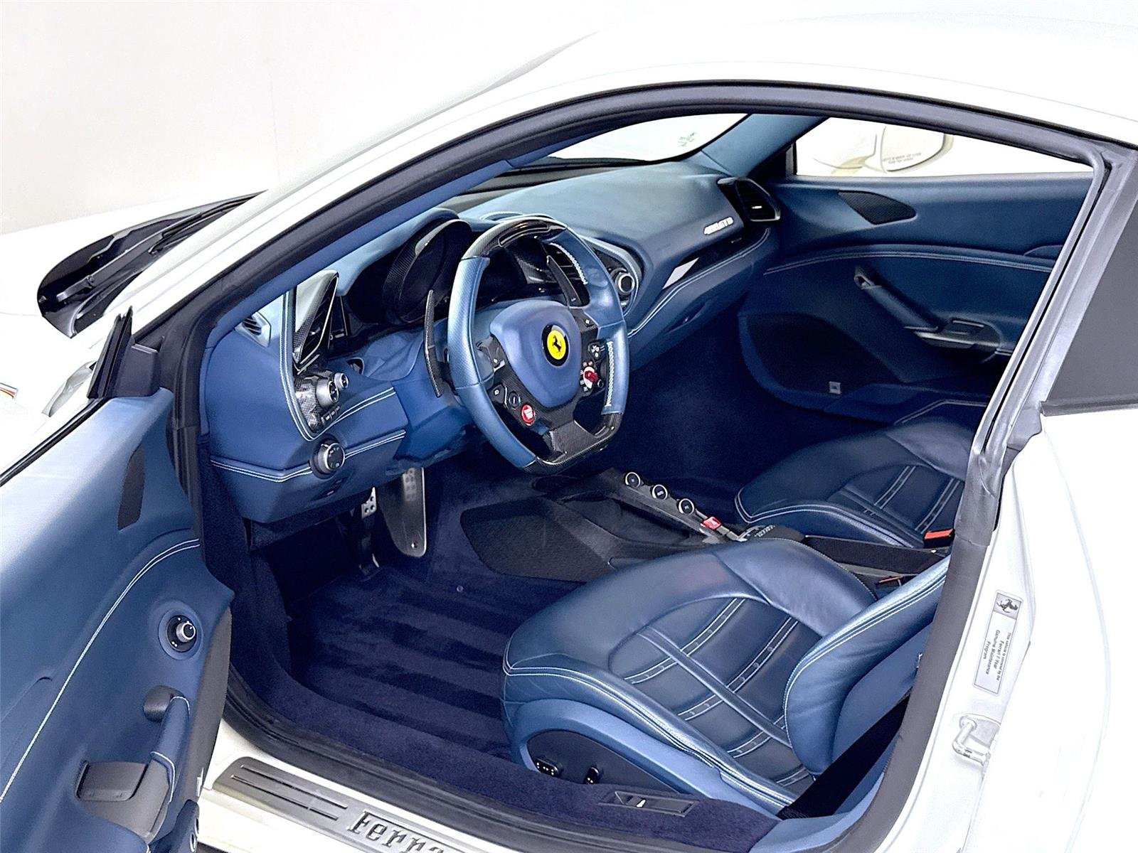 2016 Ferrari 488 GTB photo 10