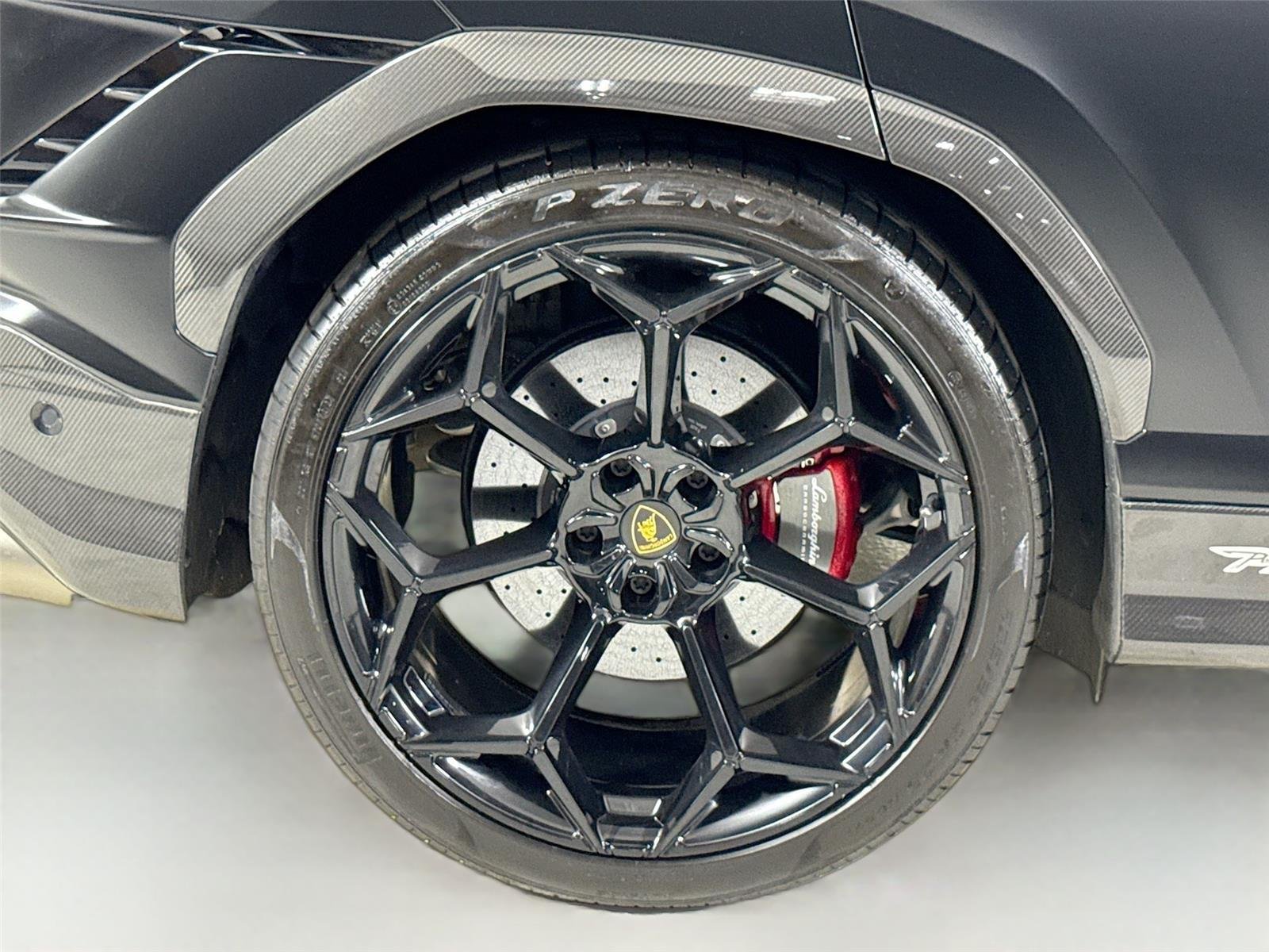 2023 Lamborghini Urus Performante photo 40