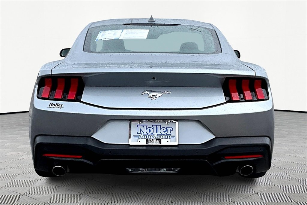 2024 Ford Mustang EcoBoost photo 4