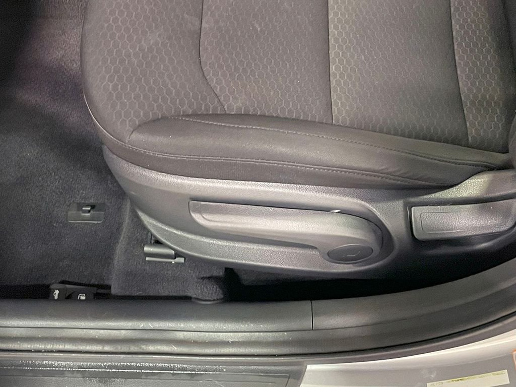 2020 Hyundai Elantra Value Edition photo 16