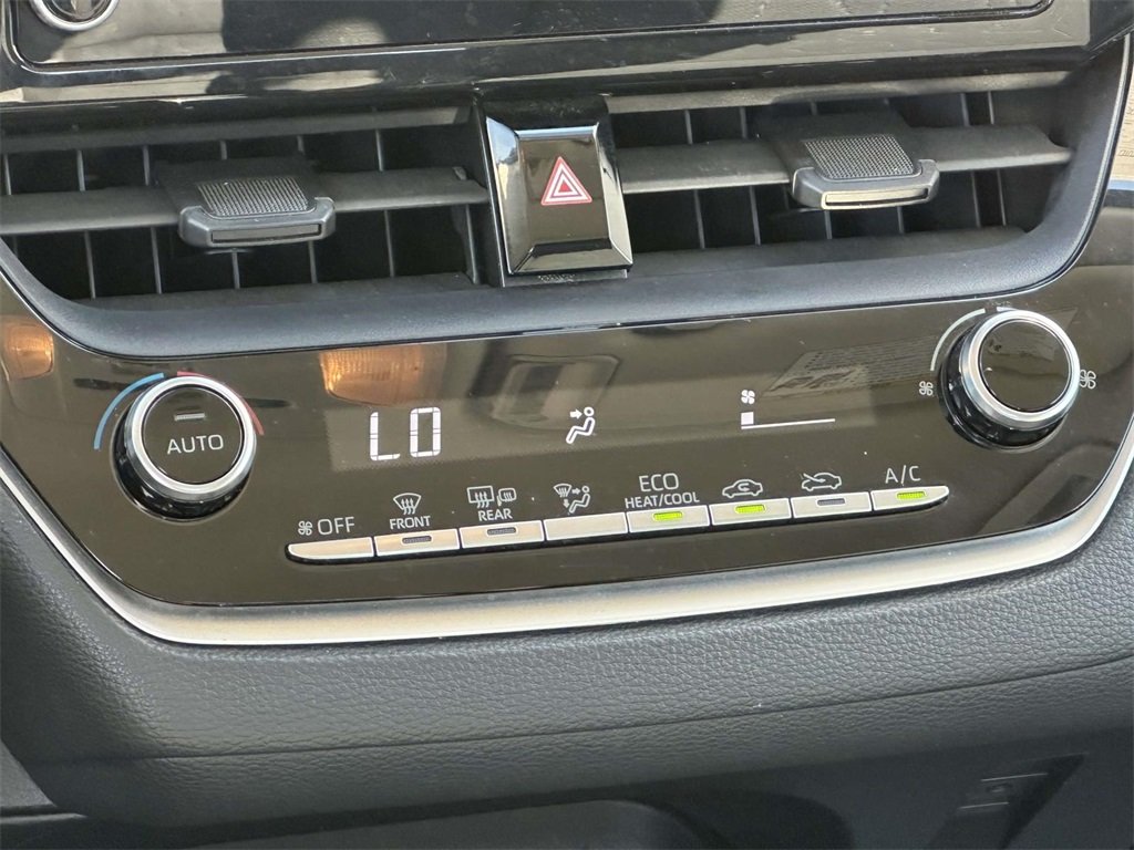 2020 Toyota Corolla LE photo 26