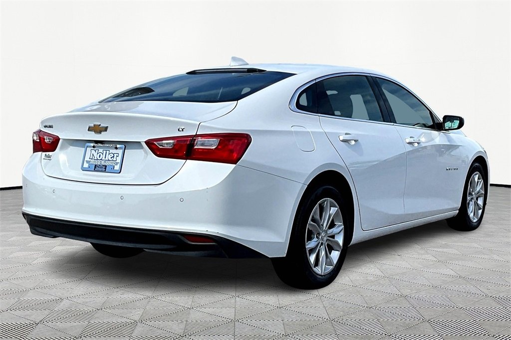 2024 Chevrolet Malibu 1LT photo 2