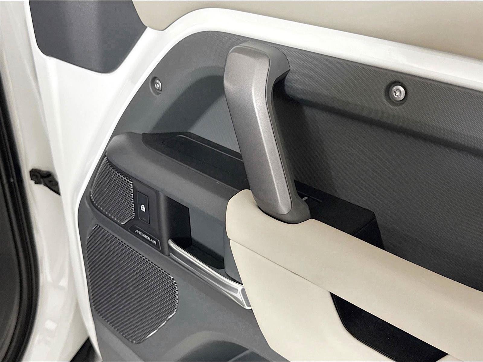 2024 Land Rover Defender X-Dynamic SE photo 22