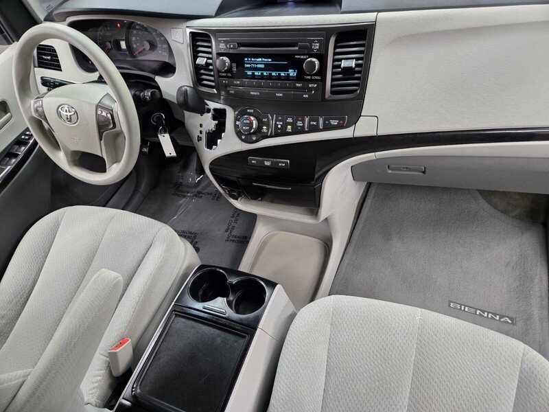 2013 Toyota Sienna LE photo 12