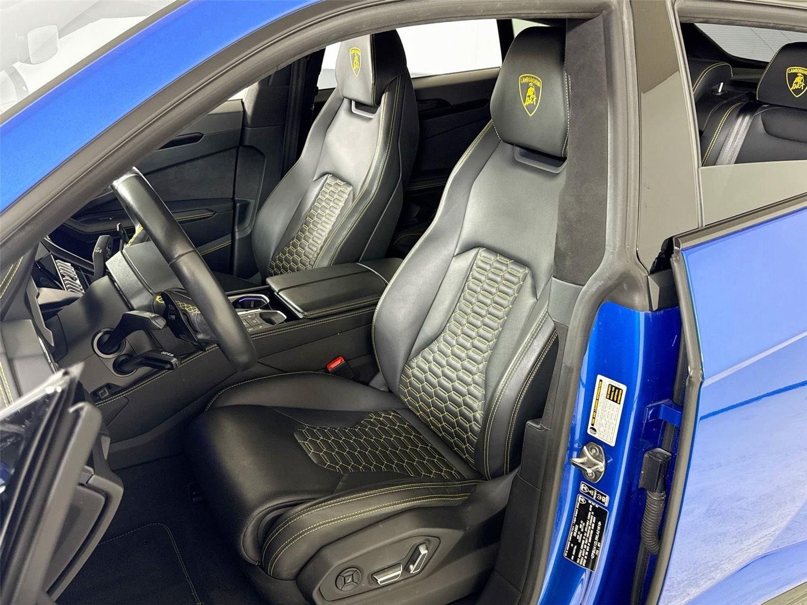 2022 Lamborghini Urus photo 10