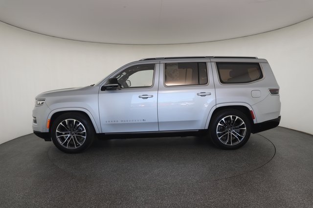 2023 Jeep Grand Wagoneer III photo 3