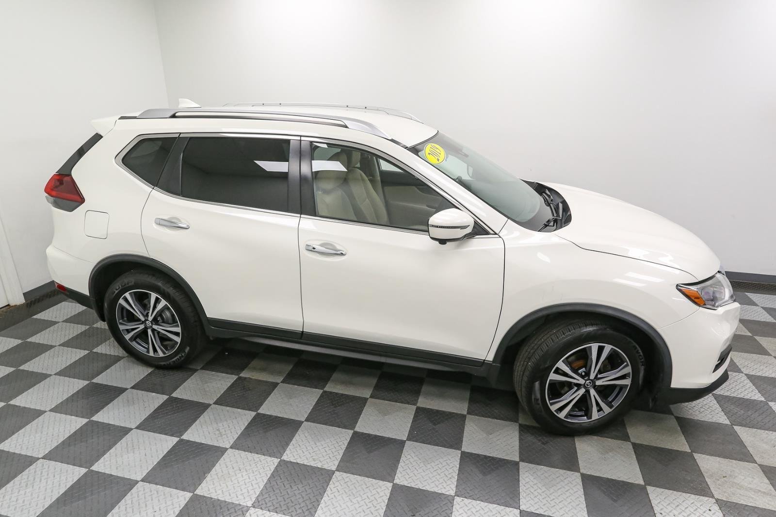 2019 Nissan Rogue SV photo 5