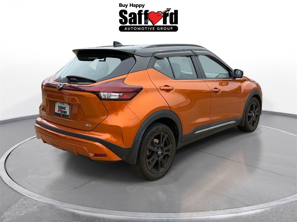 2022 Nissan Kicks SR photo 2