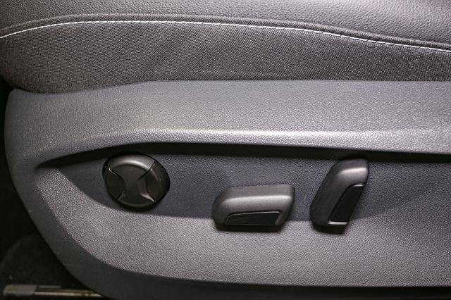 2024 Volkswagen Taos SE photo 33