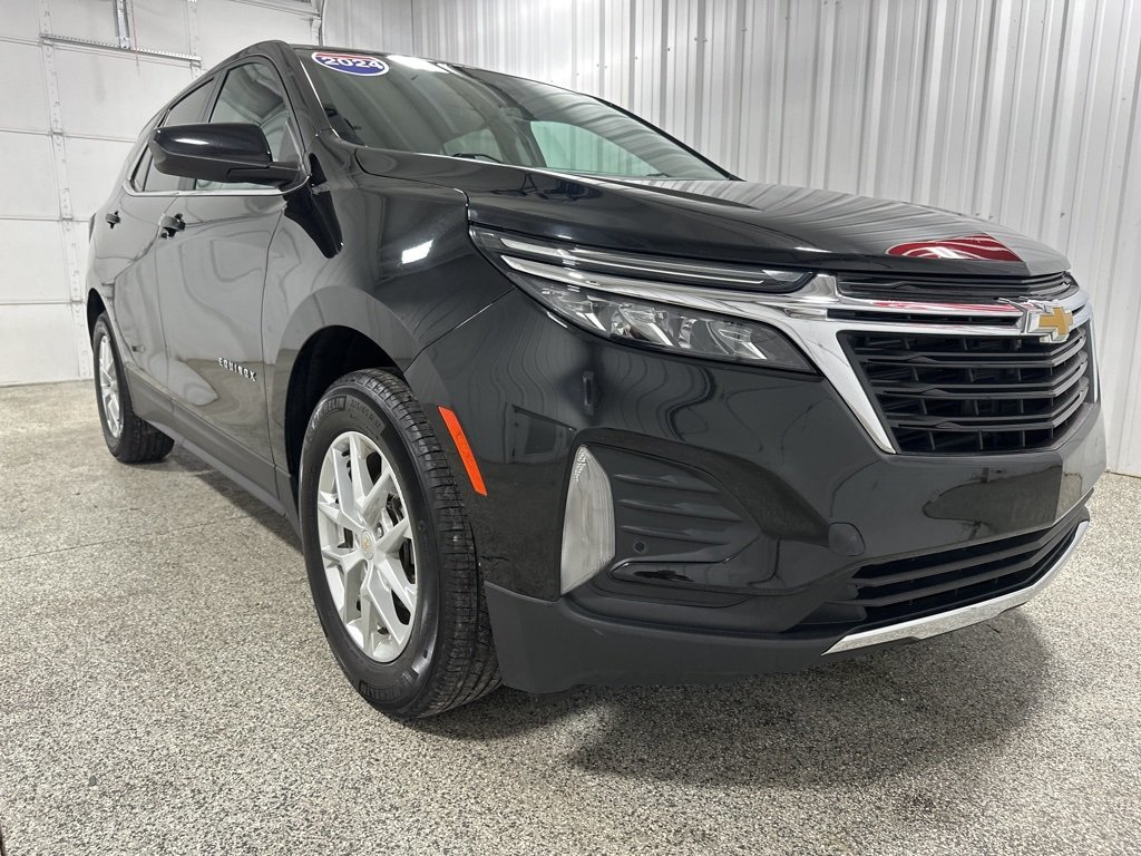2024 Chevrolet Equinox LT photo 2