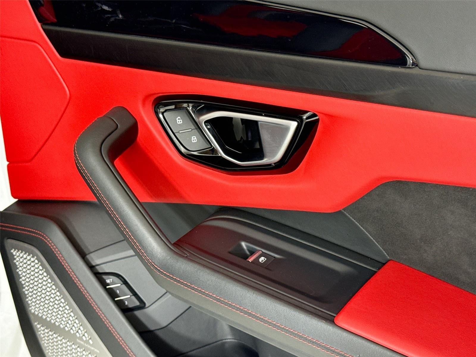 2021 Lamborghini Urus photo 32