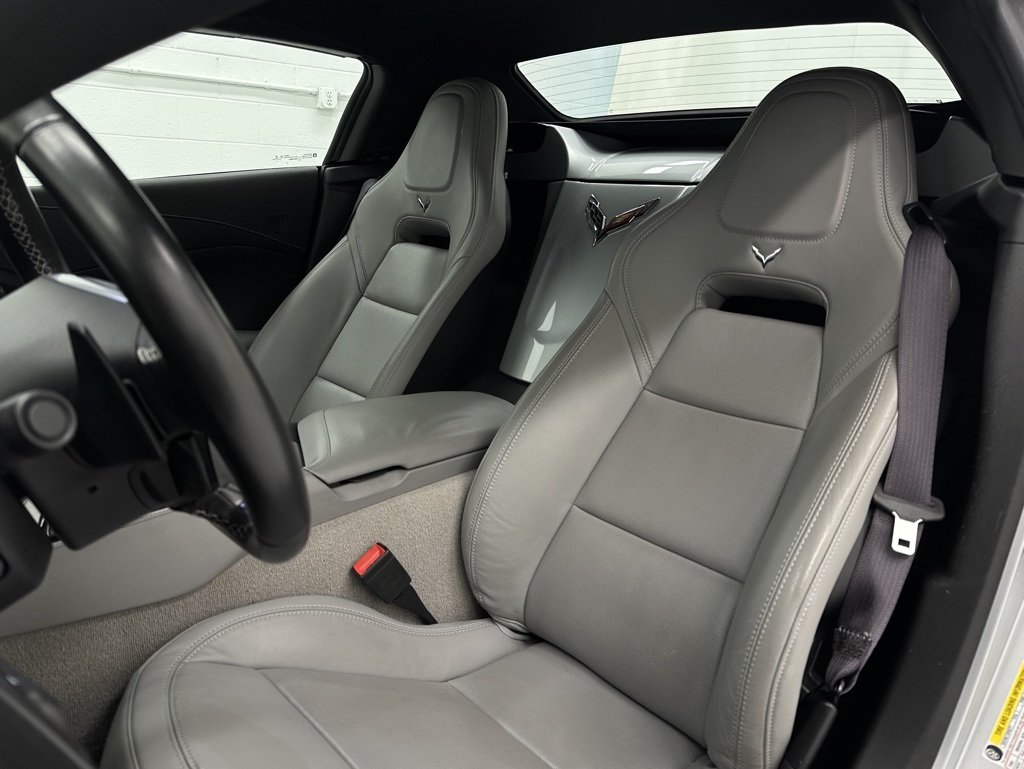 2016 Chevrolet Corvette 2LT photo 19