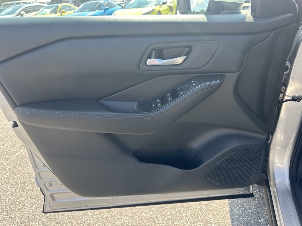 2024 Nissan Rogue SV photo 23