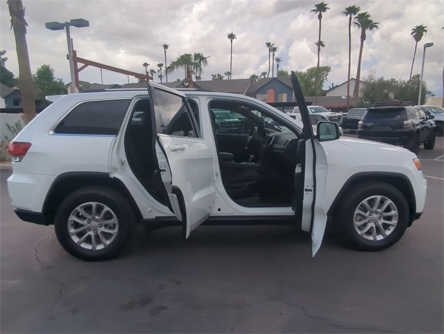 2021 Jeep Grand Cherokee Laredo E photo 2