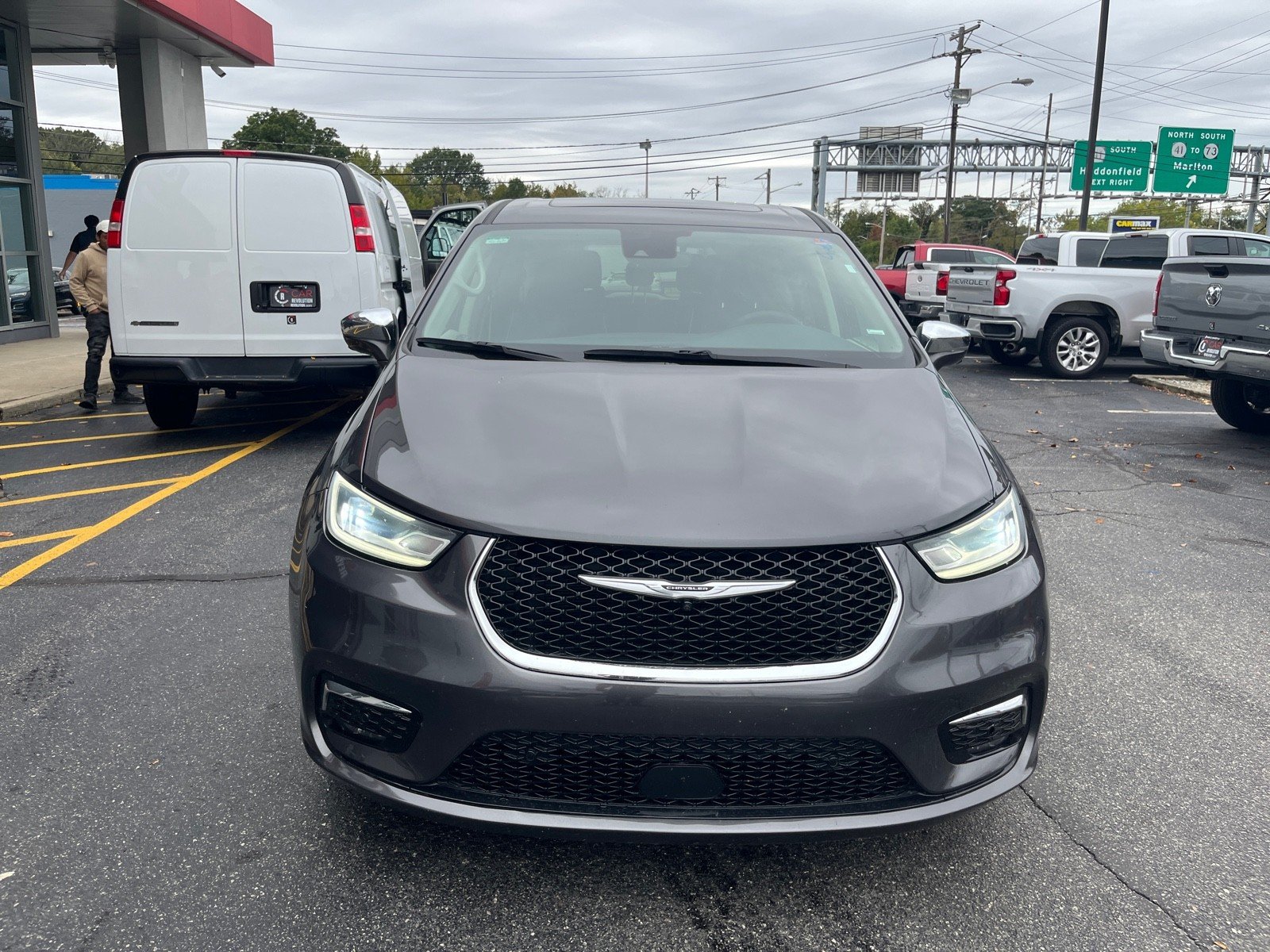 2022 Chrysler Pacifica Hybrid Limited photo 2