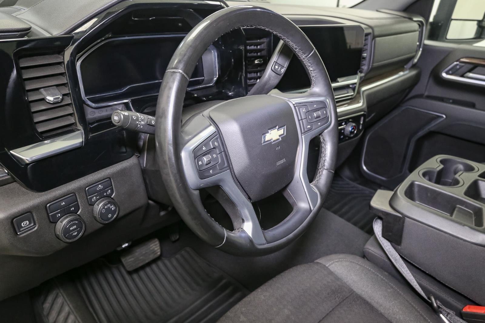 2024 Chevrolet Silverado 3500HD LT photo 19
