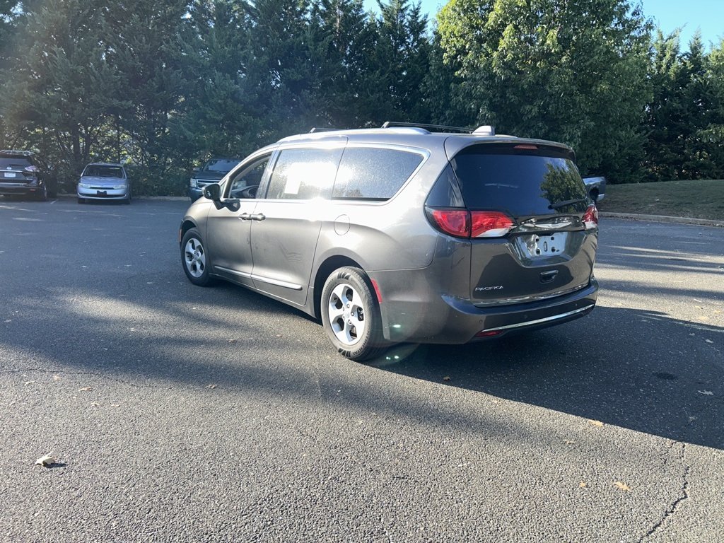 2017 Chrysler Pacifica Touring Plus photo 5