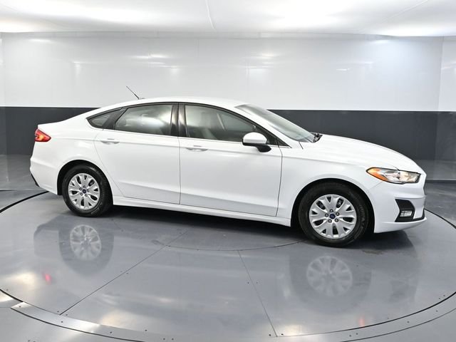 2019 Ford Fusion S photo 2