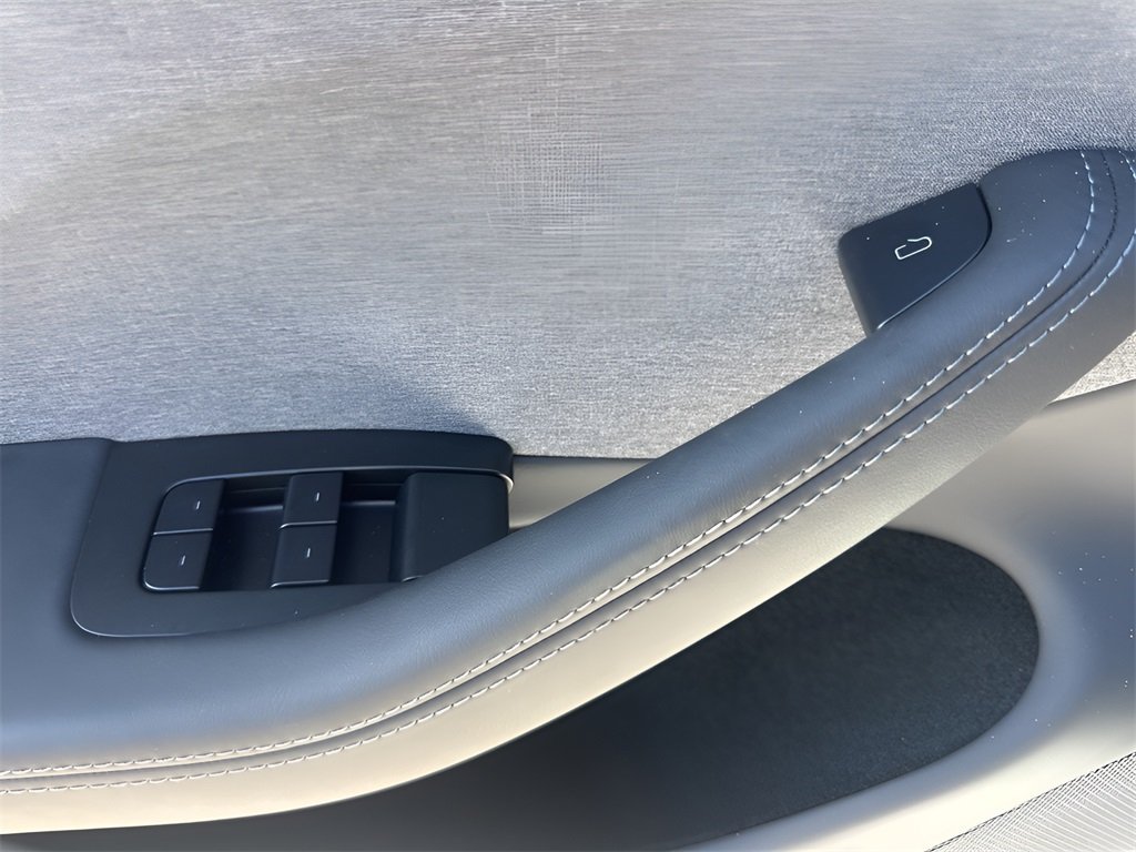 2025 Tesla Model 3 Long Range photo 26