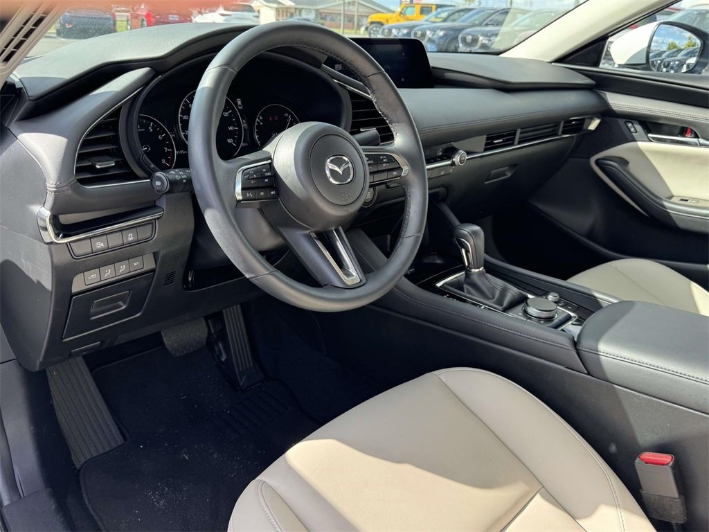 2025 Mazda Mazda3 2.5 s Preferred photo 2