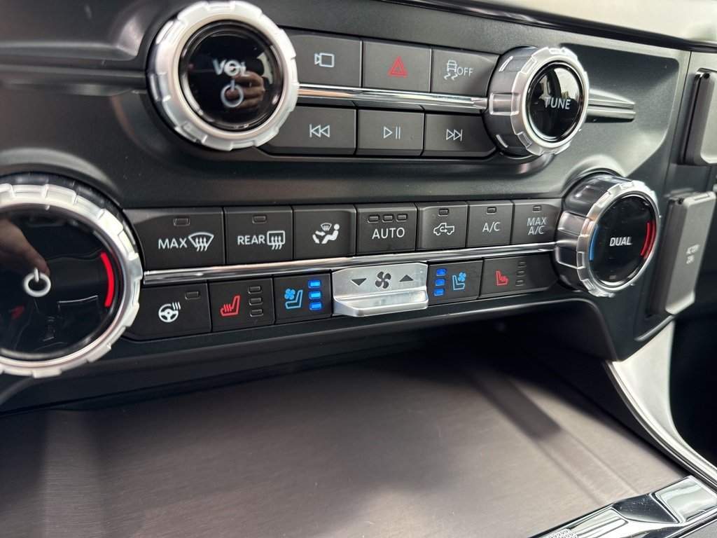 2025 Ford F-150 Platinum photo 23