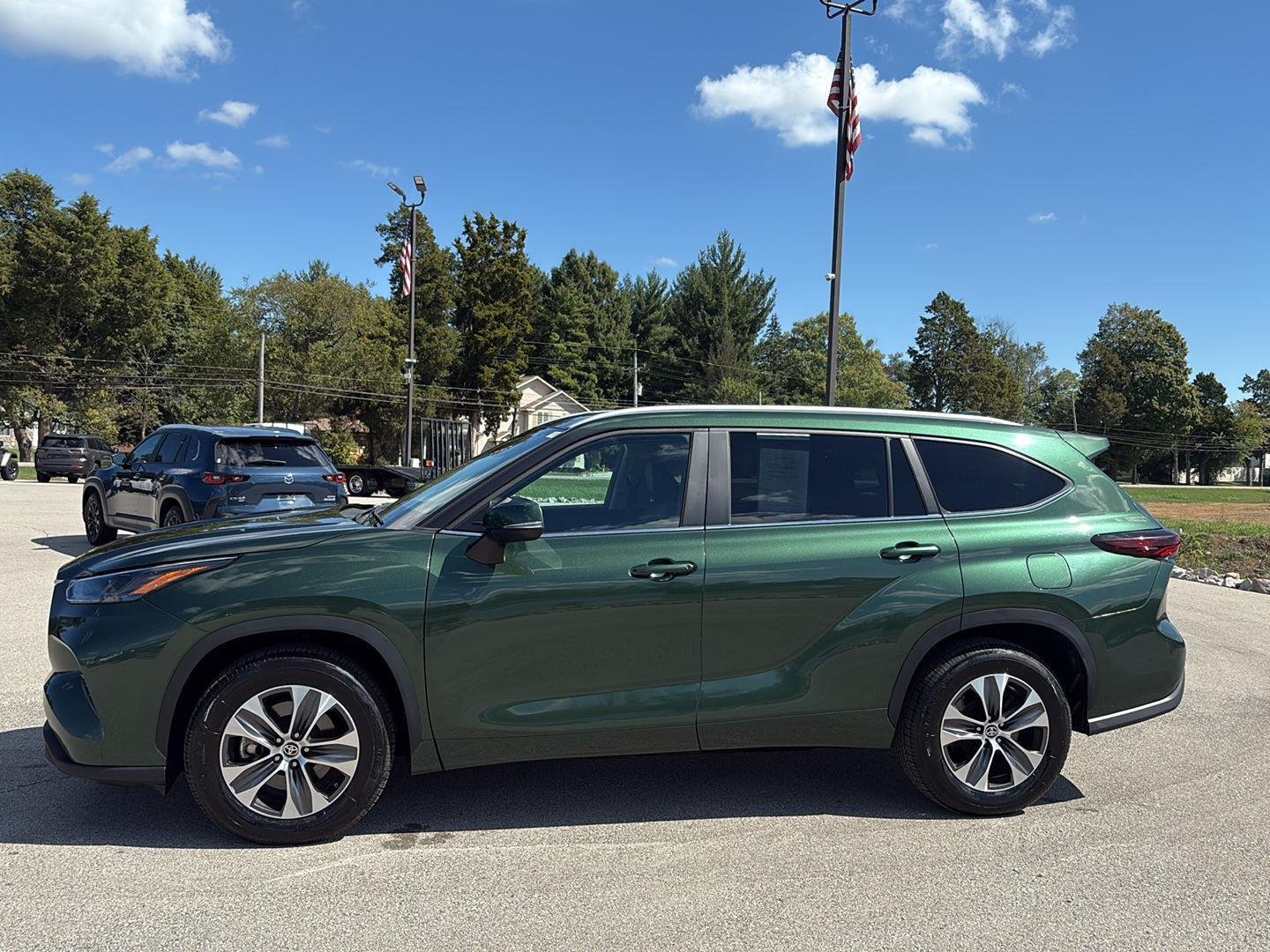 2024 Toyota Highlander XLE photo 3