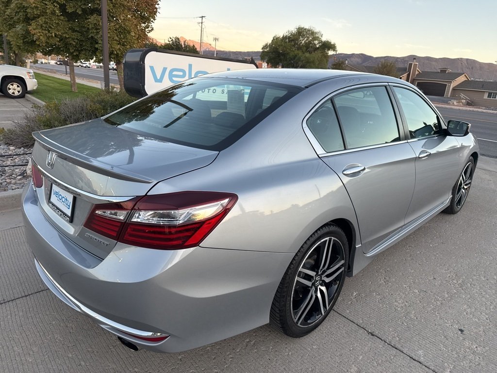 2017 Honda Accord Sport photo 2