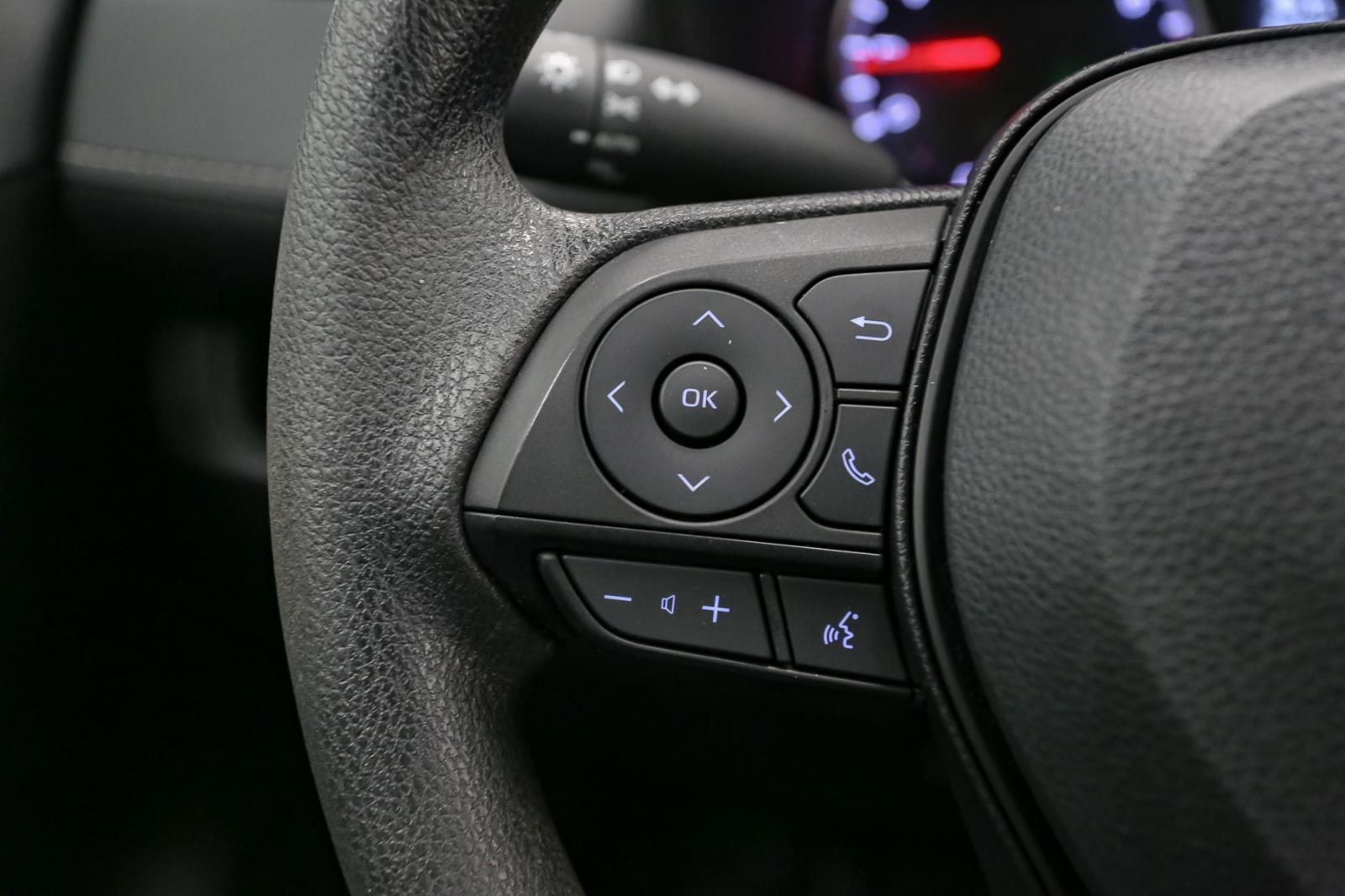 2022 Toyota RAV4 XLE photo 27