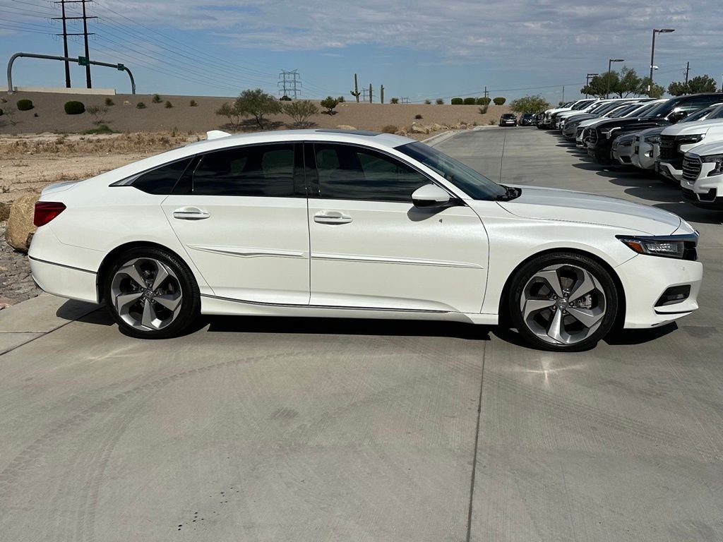 2019 Honda Accord Touring 2.0T photo 3