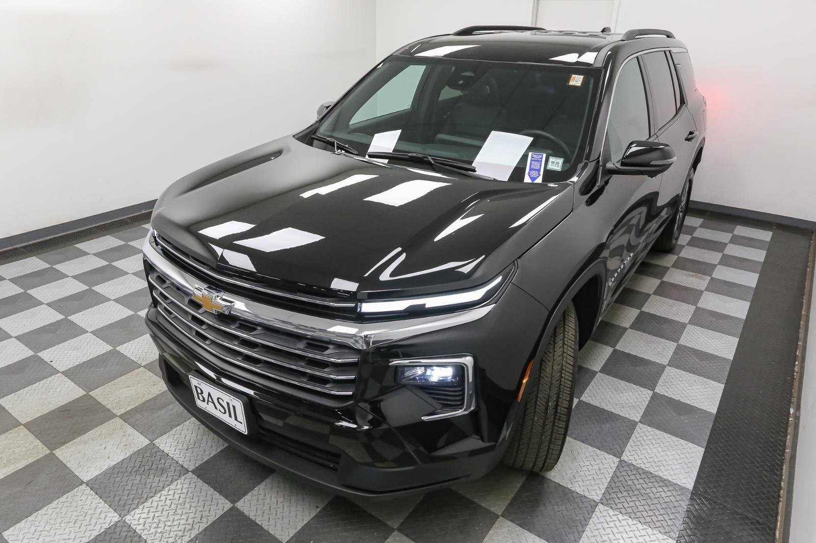 2025 Chevrolet Traverse photo 4