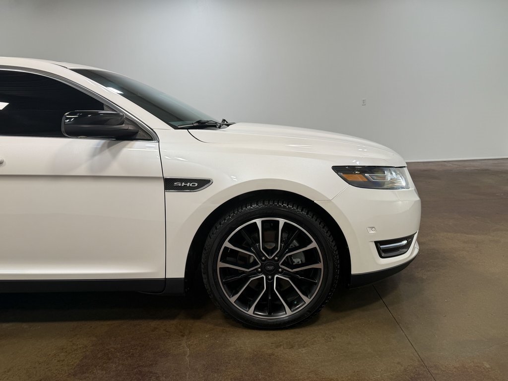 2019 Ford Taurus SHO photo 24