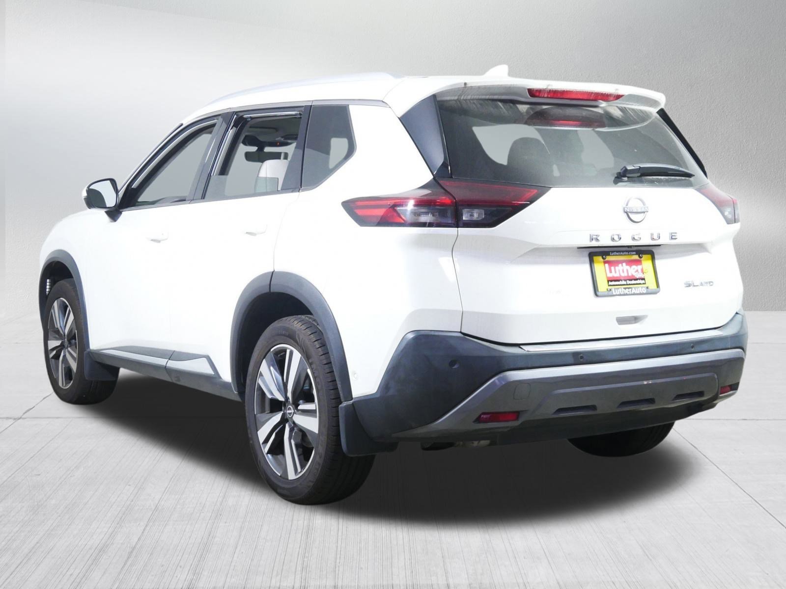 2022 Nissan Rogue SL photo 3