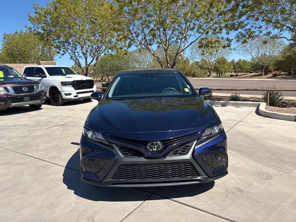 2022 Toyota Camry SE photo 2