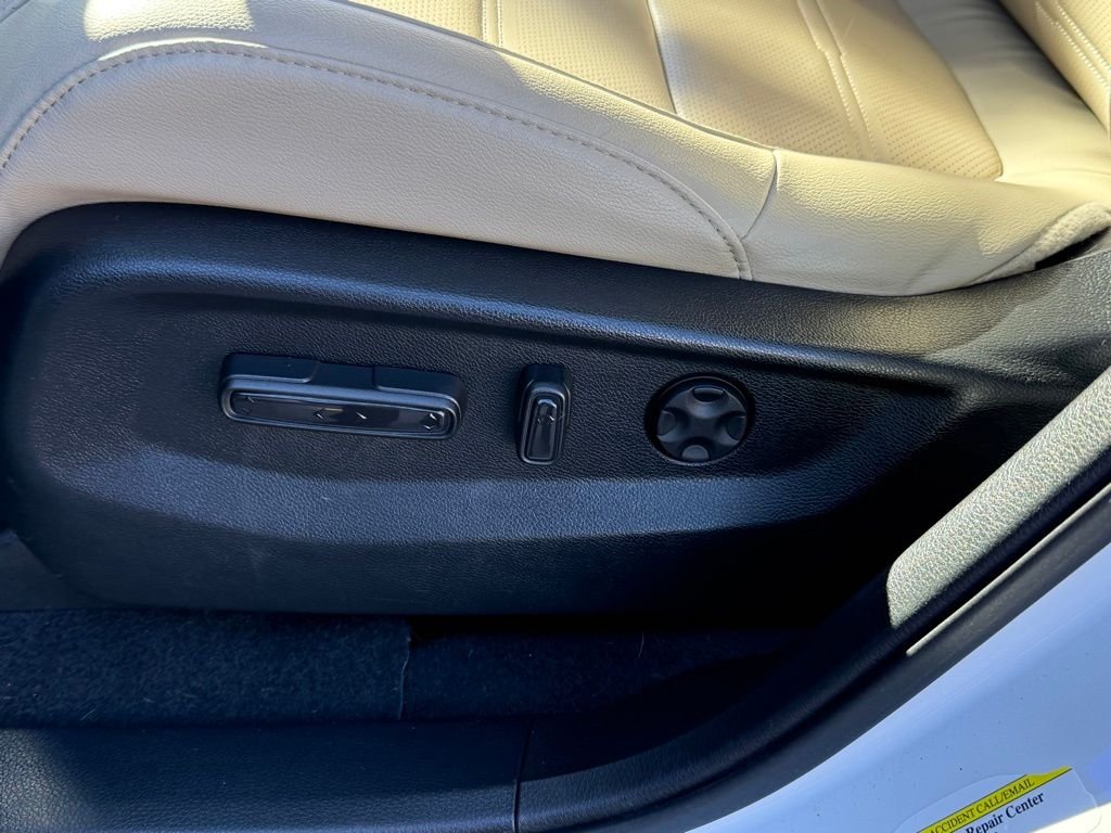 2020 Honda CR-V Hybrid Touring photo 30