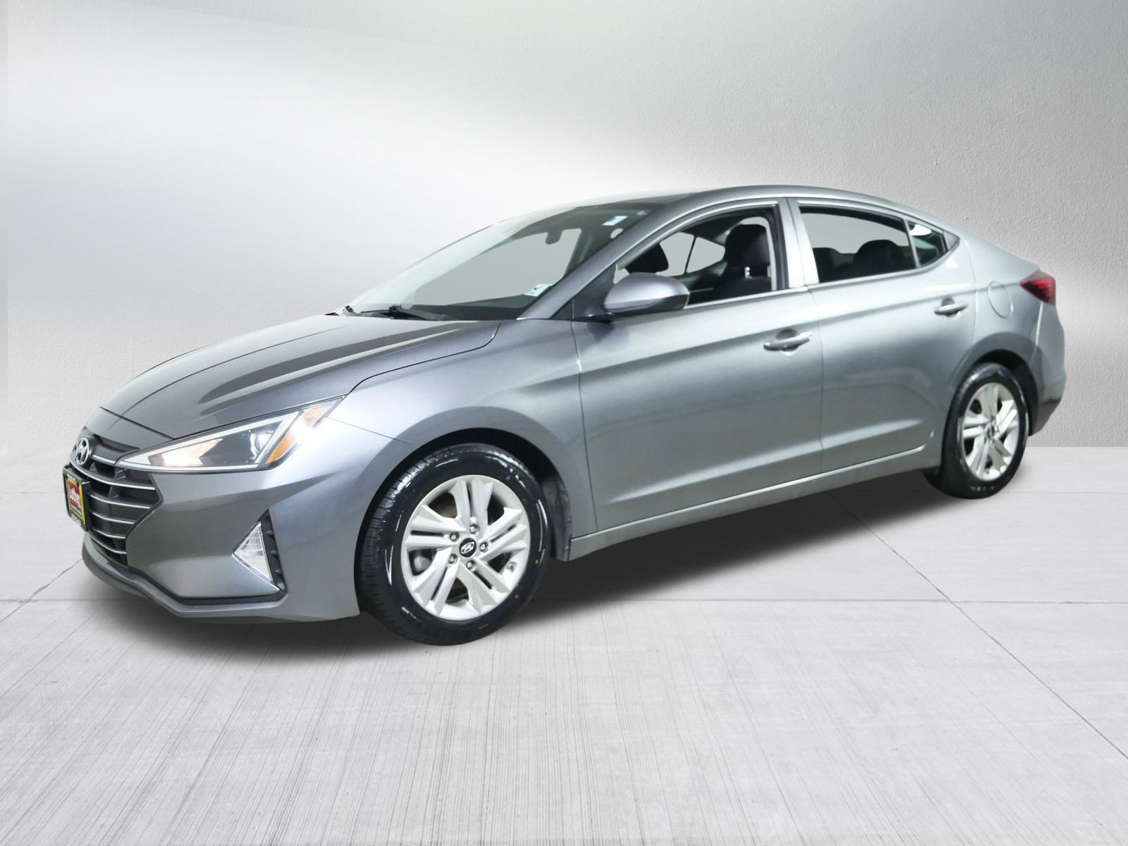 2020 Hyundai Elantra SEL photo 3