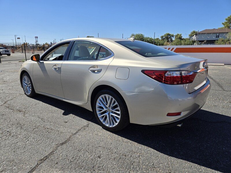 2014 Lexus ES 350 photo 3
