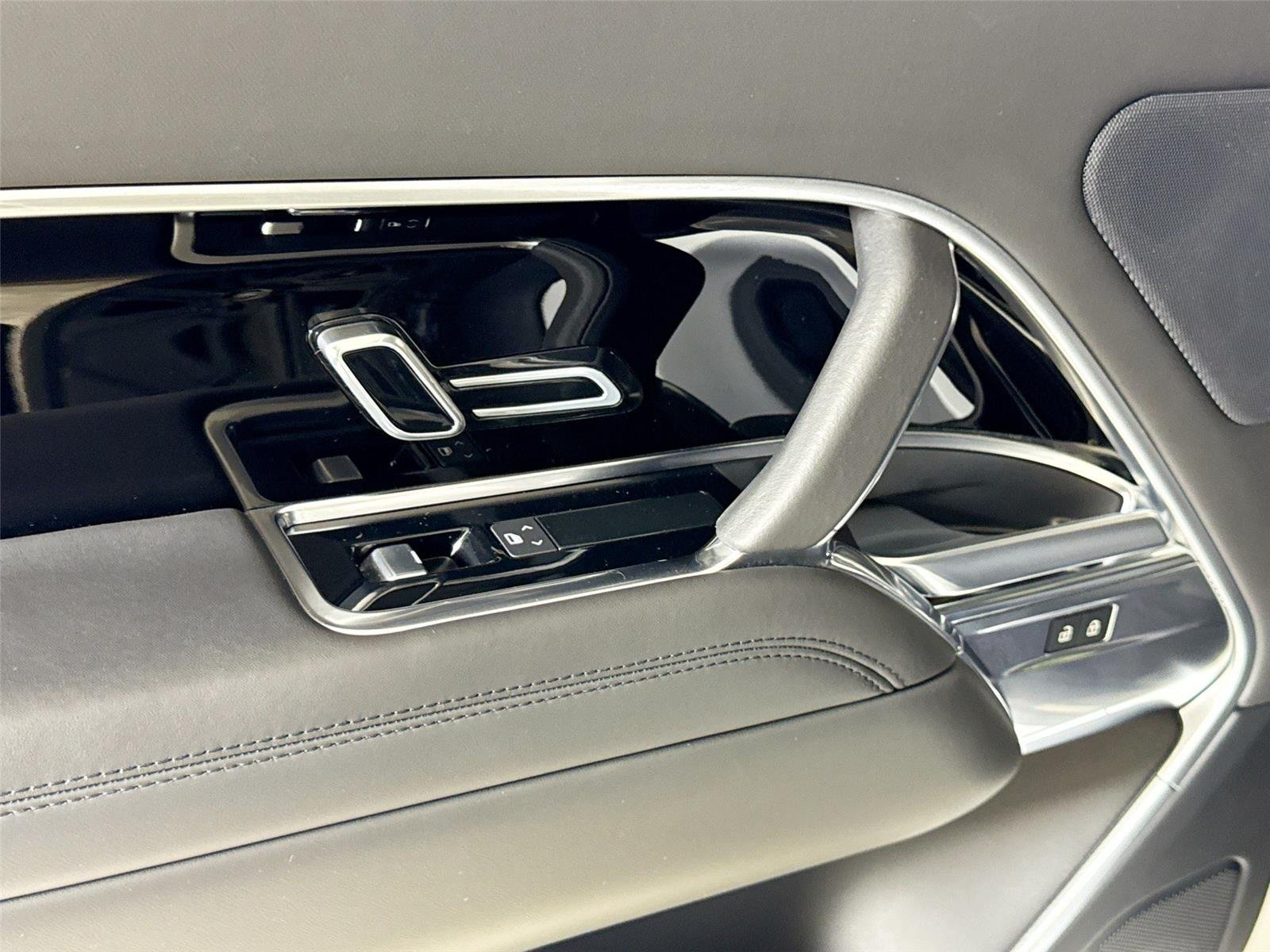2023 Land Rover Range Rover SE photo 23