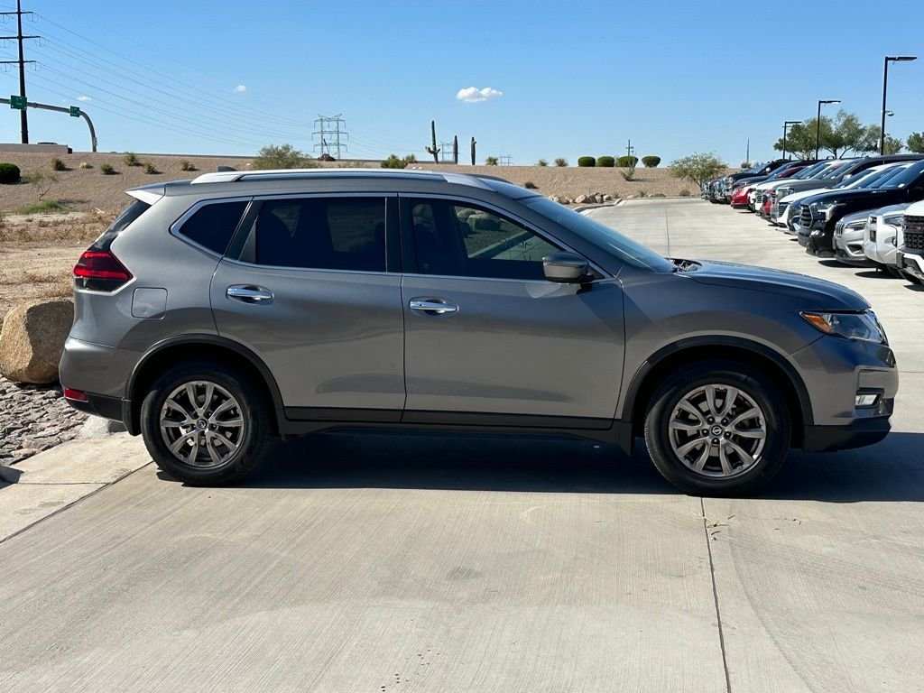 2019 Nissan Rogue SV photo 2