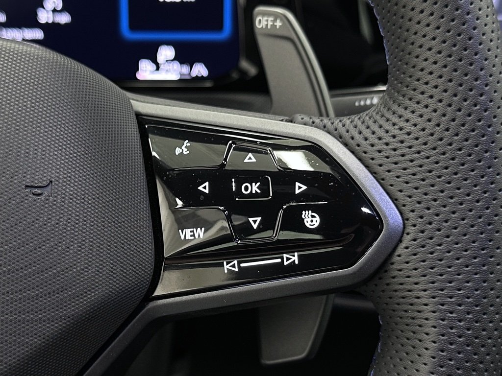 2025 Volkswagen Golf R 2.0 TSI photo 26