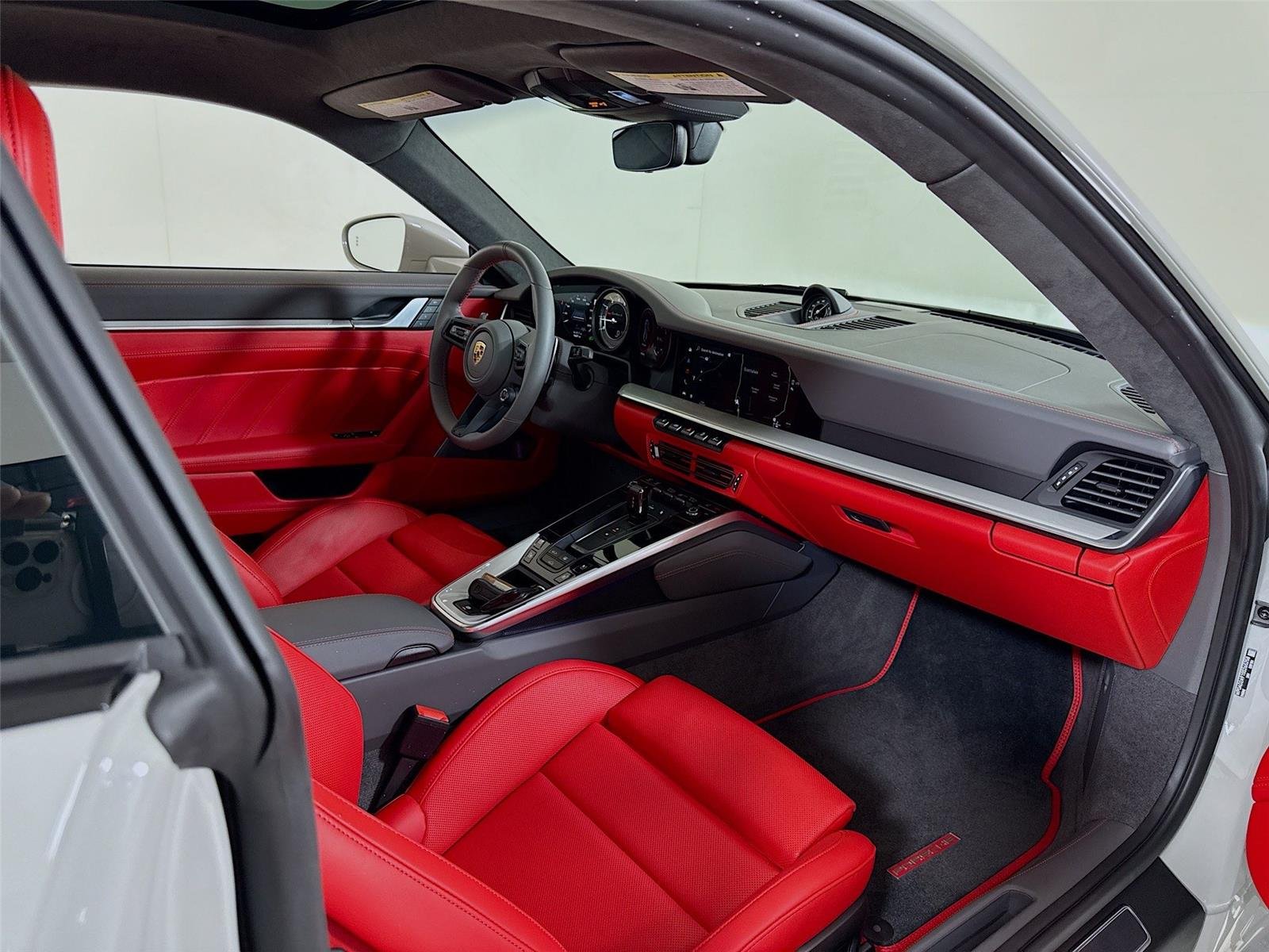 2025 Porsche 911 Turbo S photo 25