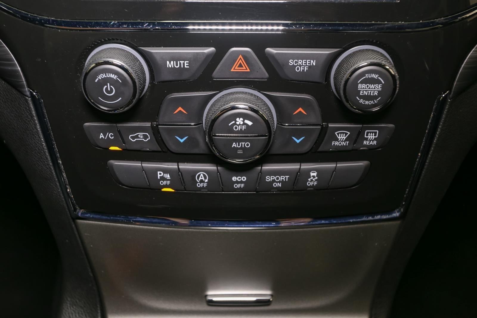 2021 Jeep Grand Cherokee Laredo X photo 28
