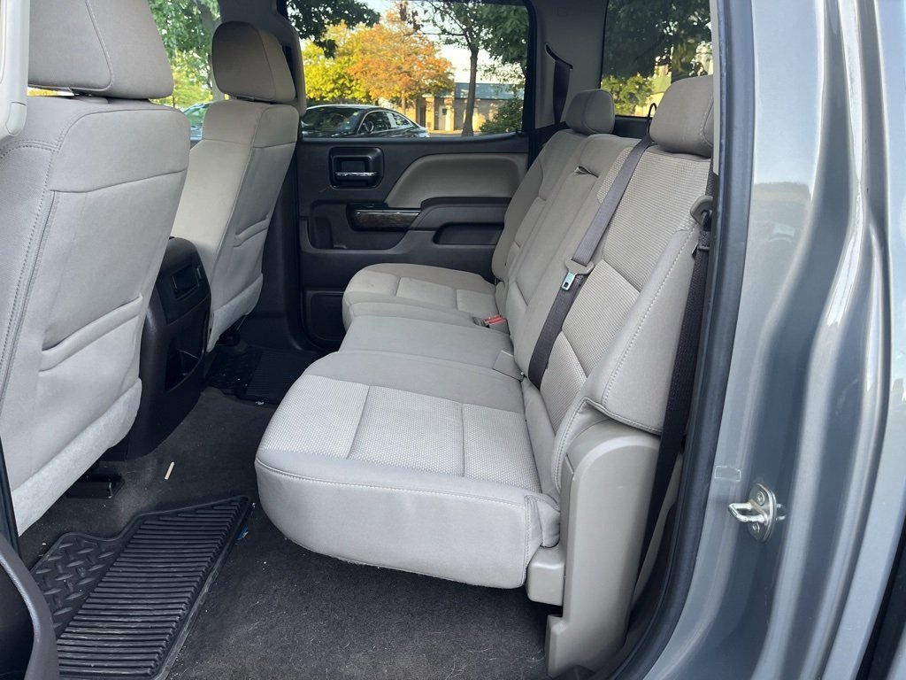 2017 Chevrolet Silverado LT photo 16