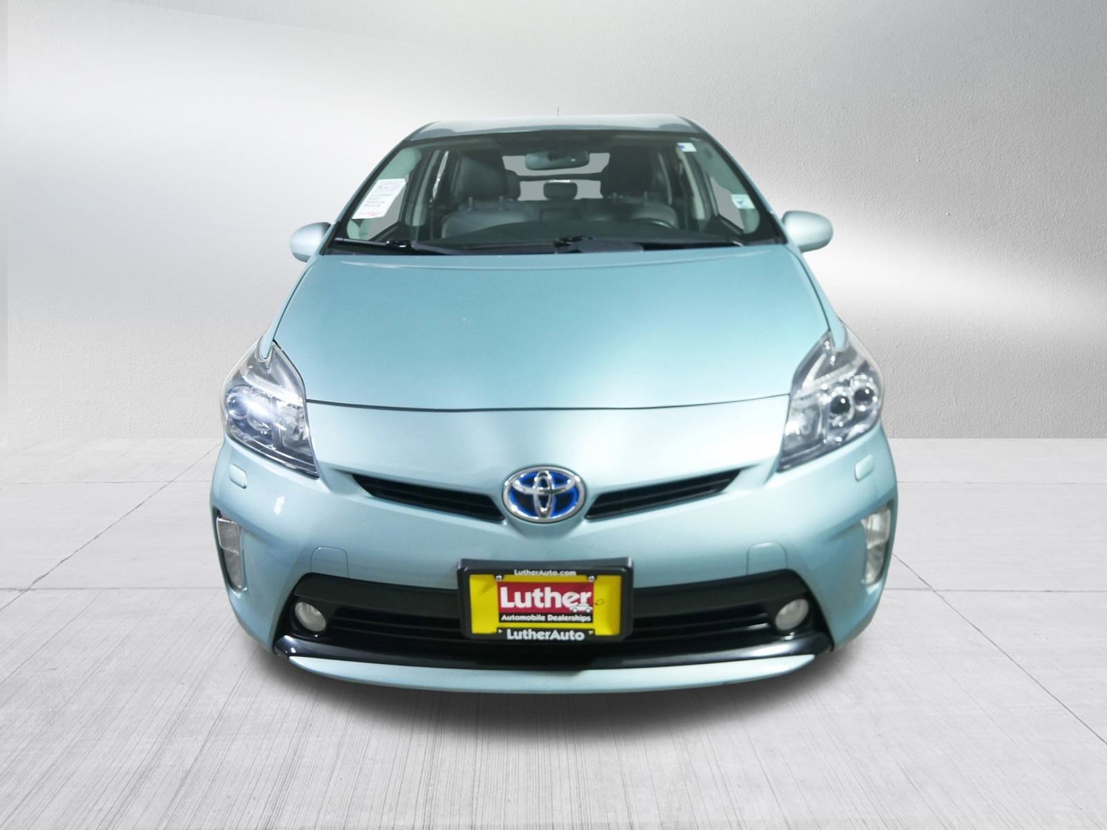 2015 Toyota Prius Five photo 2