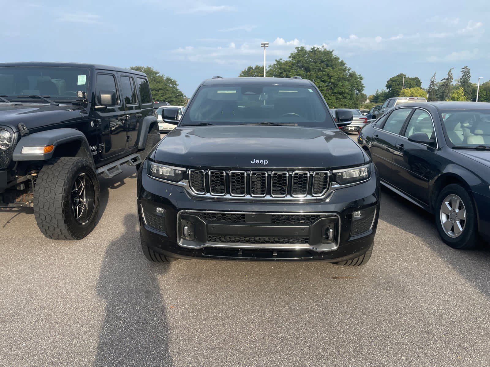 2021 Jeep Grand Cherokee Overland photo 2
