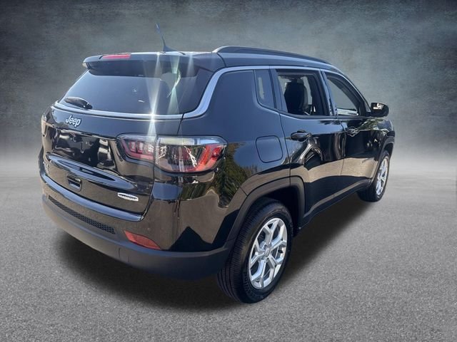 2024 Jeep Compass Latitude photo 4