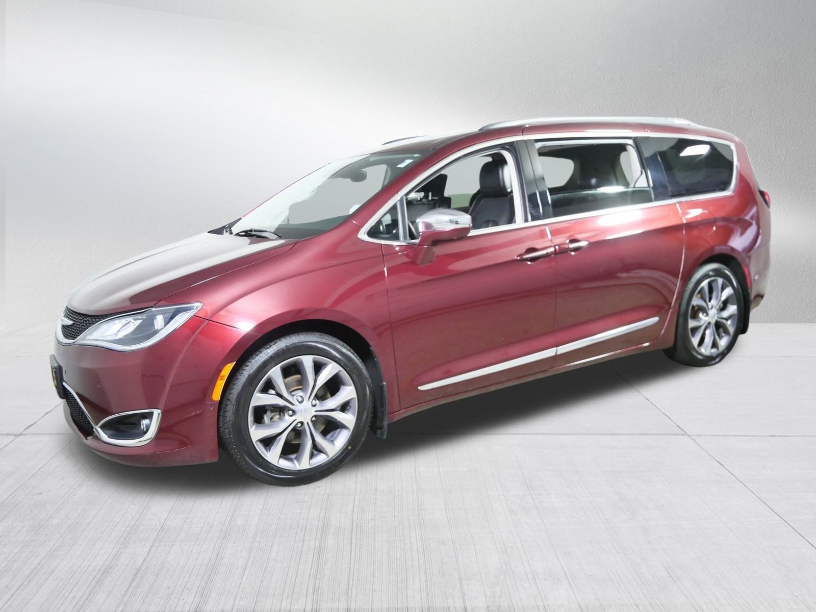 2018 Chrysler Pacifica Limited photo 3