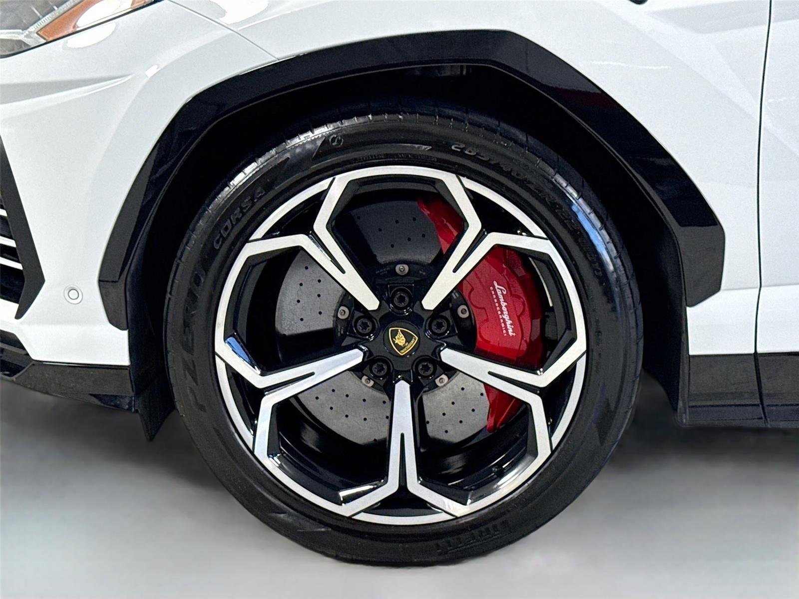 2021 Lamborghini Urus photo 37