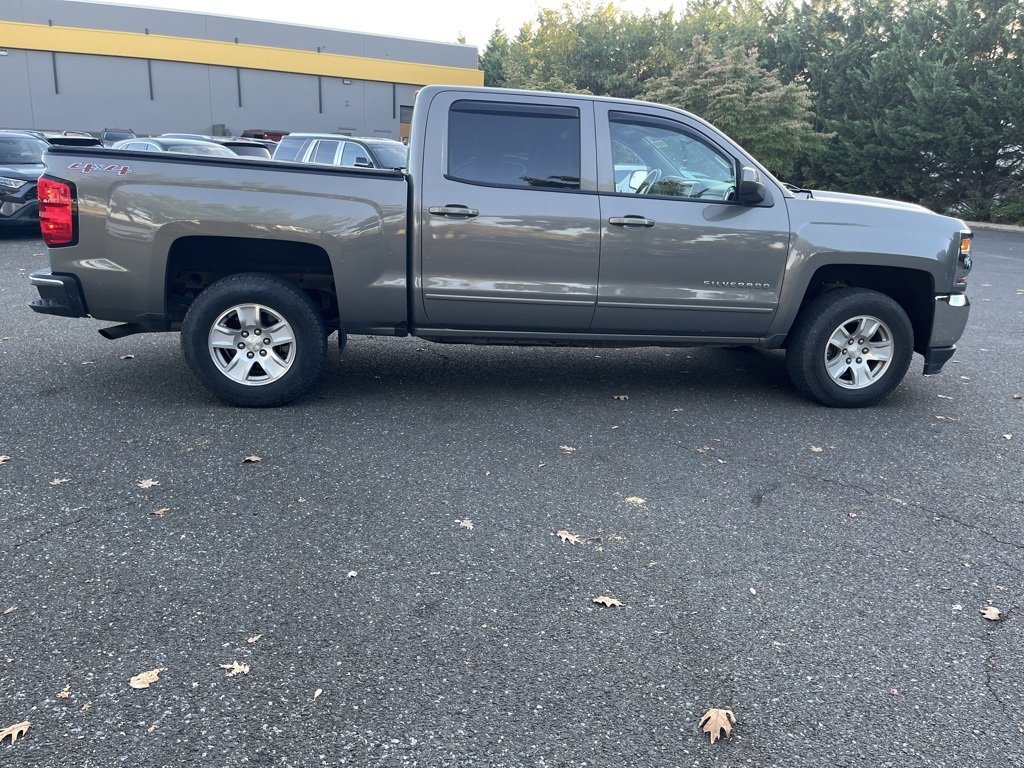2017 Chevrolet Silverado LT photo 7